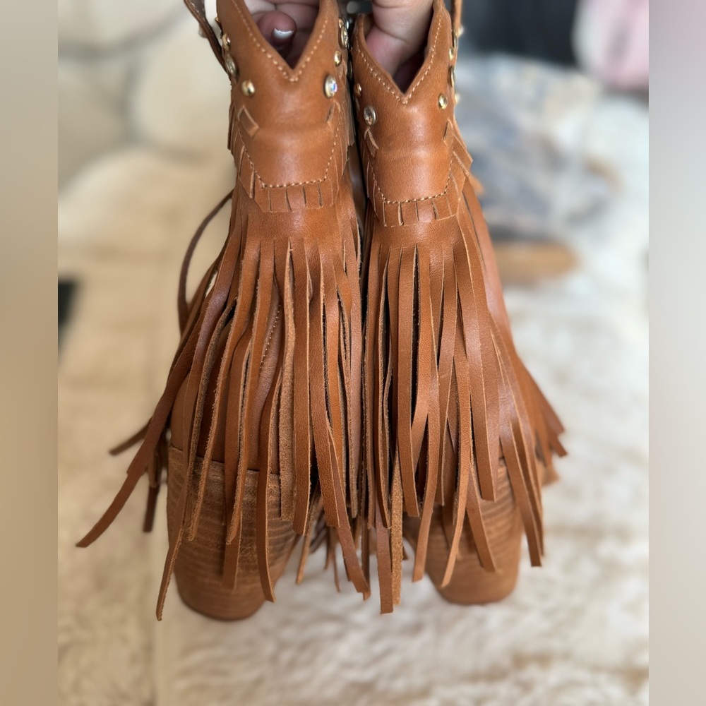 ZIGI Finlandia Fringe Tan Leather Boots NWOT- size 9 - Picture 9 of 16